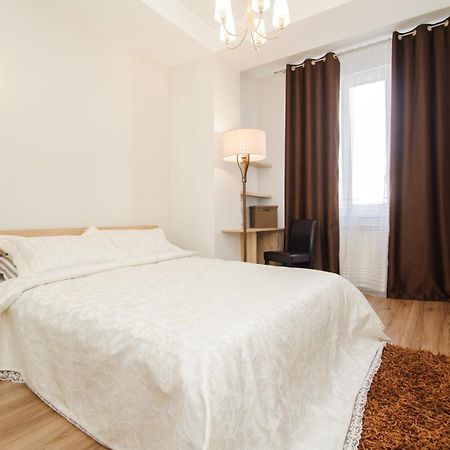 Extra Grand Lev Tolstoi Two Bedrooms キシナウ エクステリア 写真
