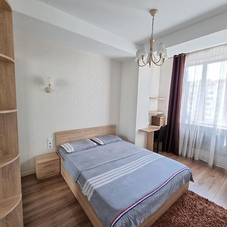 Extra Grand Lev Tolstoi Two Bedrooms キシナウ エクステリア 写真