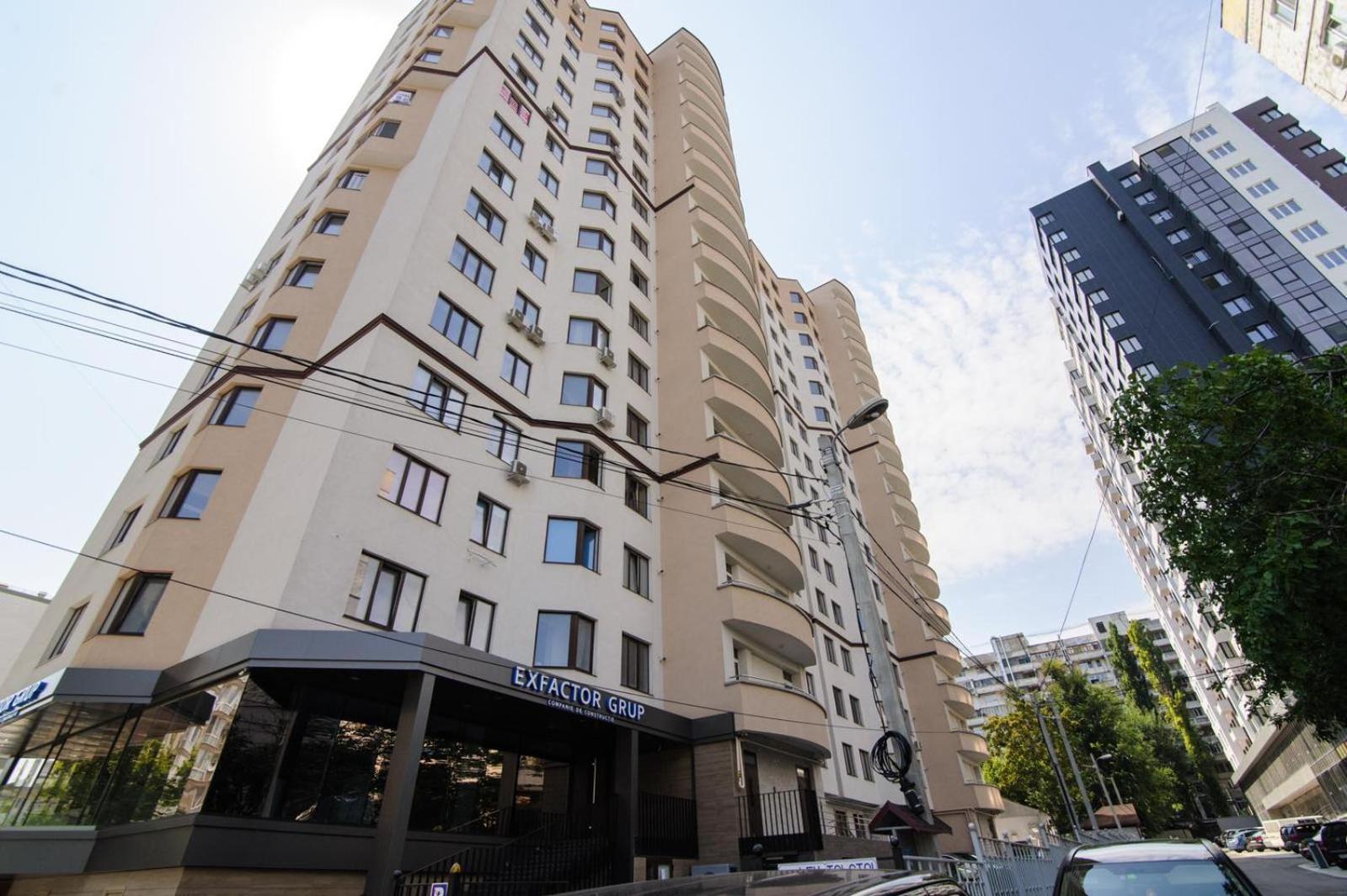 Extra Grand Lev Tolstoi Two Bedrooms キシナウ エクステリア 写真